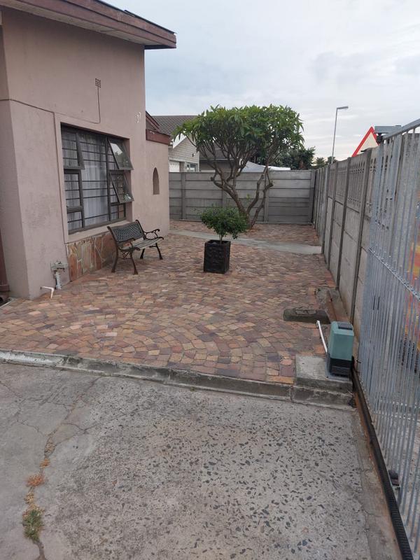 3 Bedroom Property for Sale in Glen Lilly Western Cape